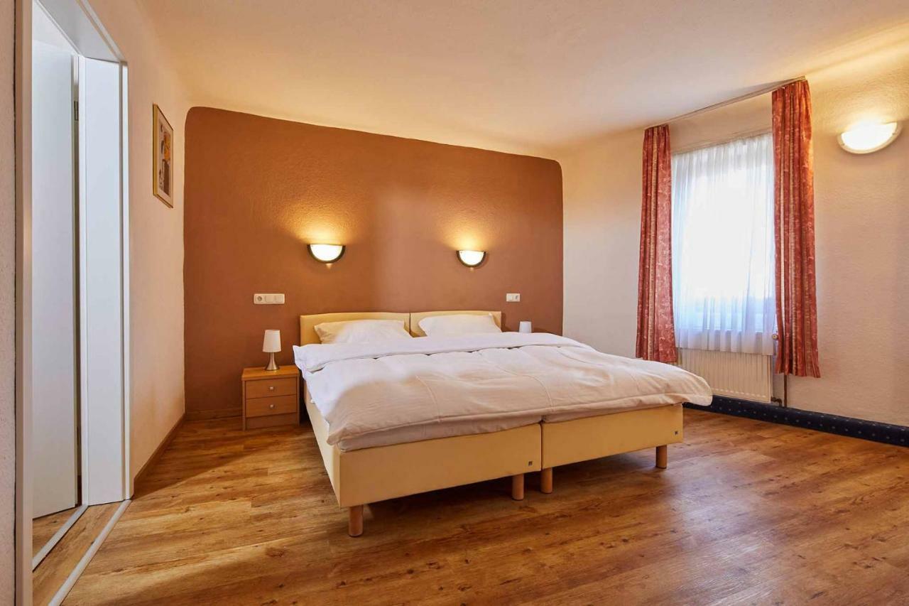 Hotel Eisenbahn Karlstadt Bagian luar foto