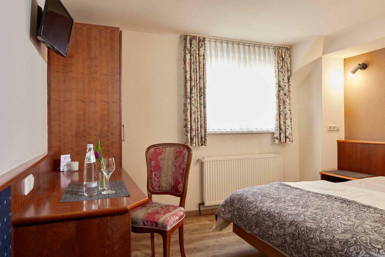 Hotel Eisenbahn Karlstadt Bagian luar foto